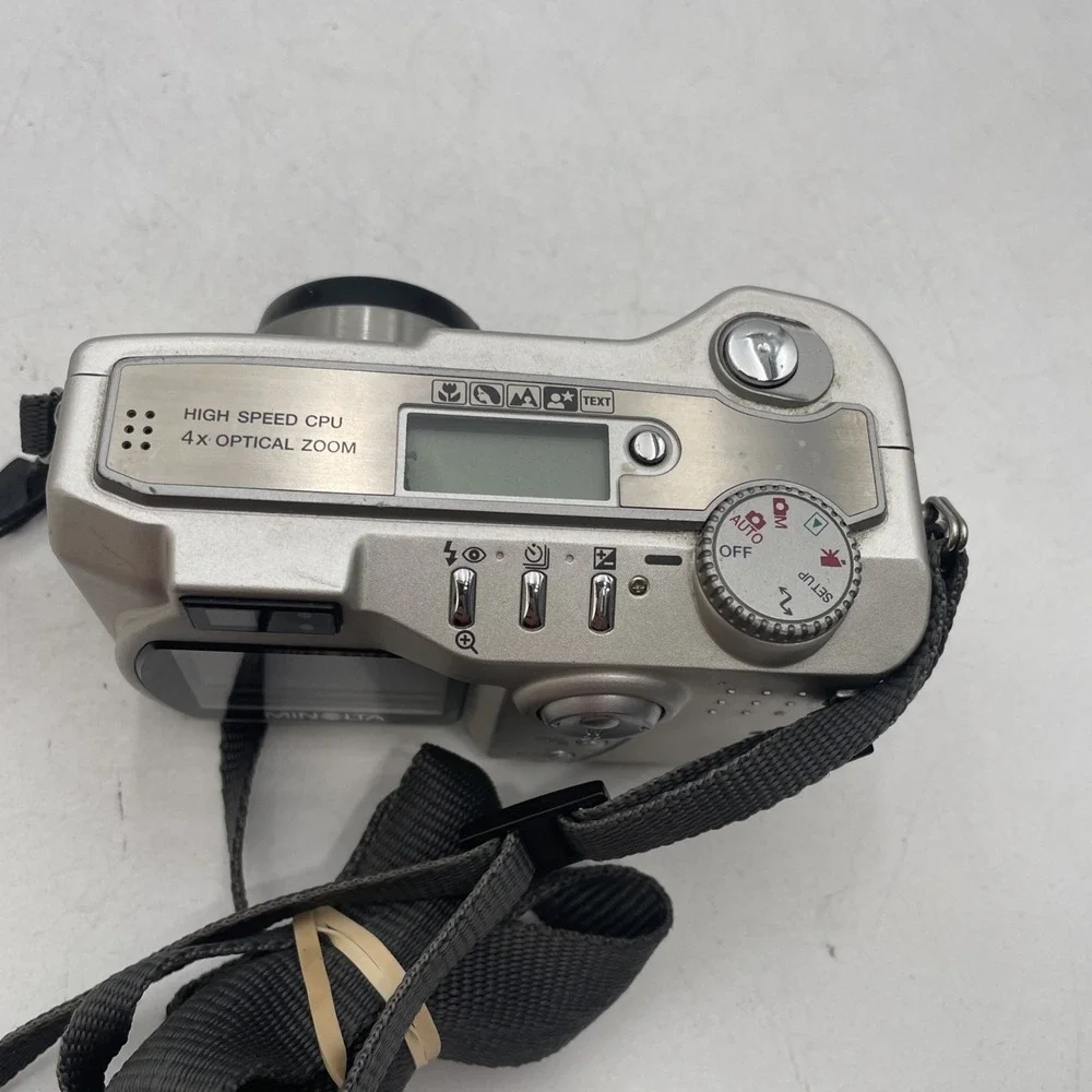 Minolta DIMAGE S404 4.0 MP Digital Camera 4X Zoom+Batteries+Memory Card